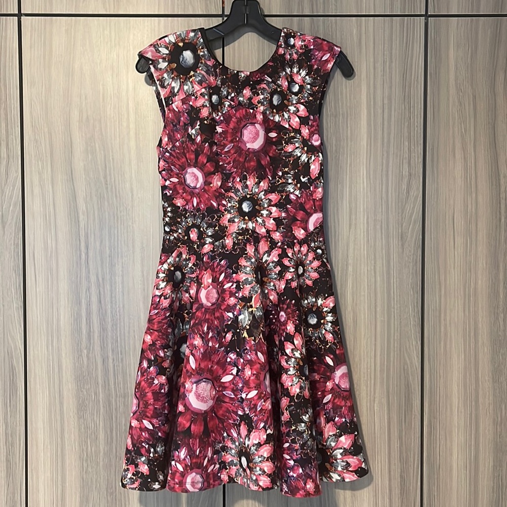 Ted Baker Sleeveless Floral Dress Size 1 is equal to US Size 4